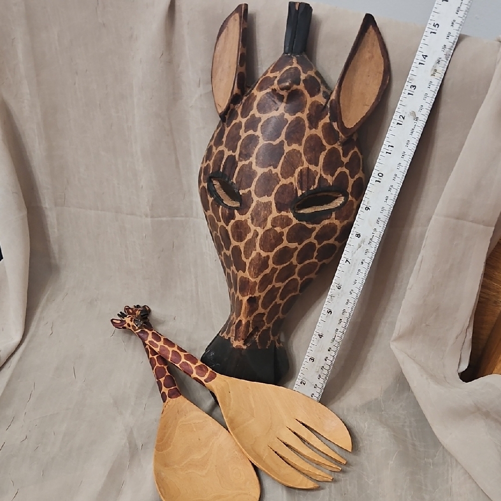 Giraffe Wooden Mask and Salad Serving Utensil Set Decor